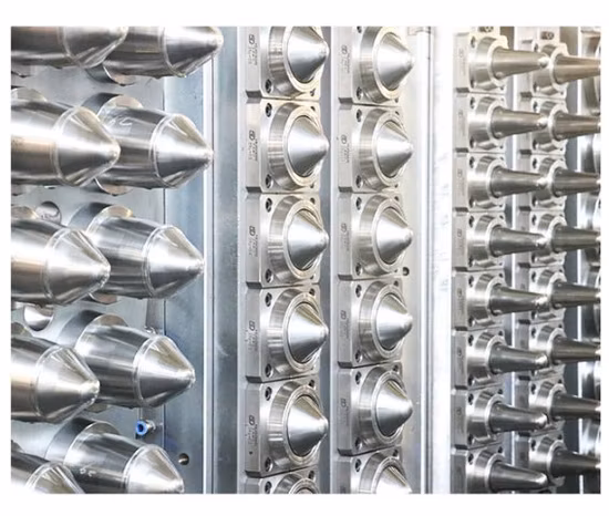 Moule de soufflage en plastique